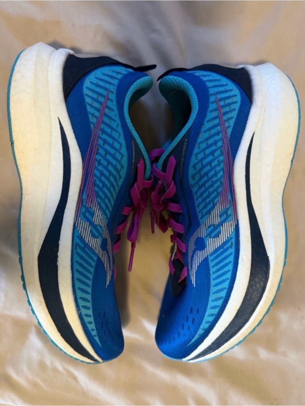 Nearly new women’s Saucony Endorphin Speed 2 size 8